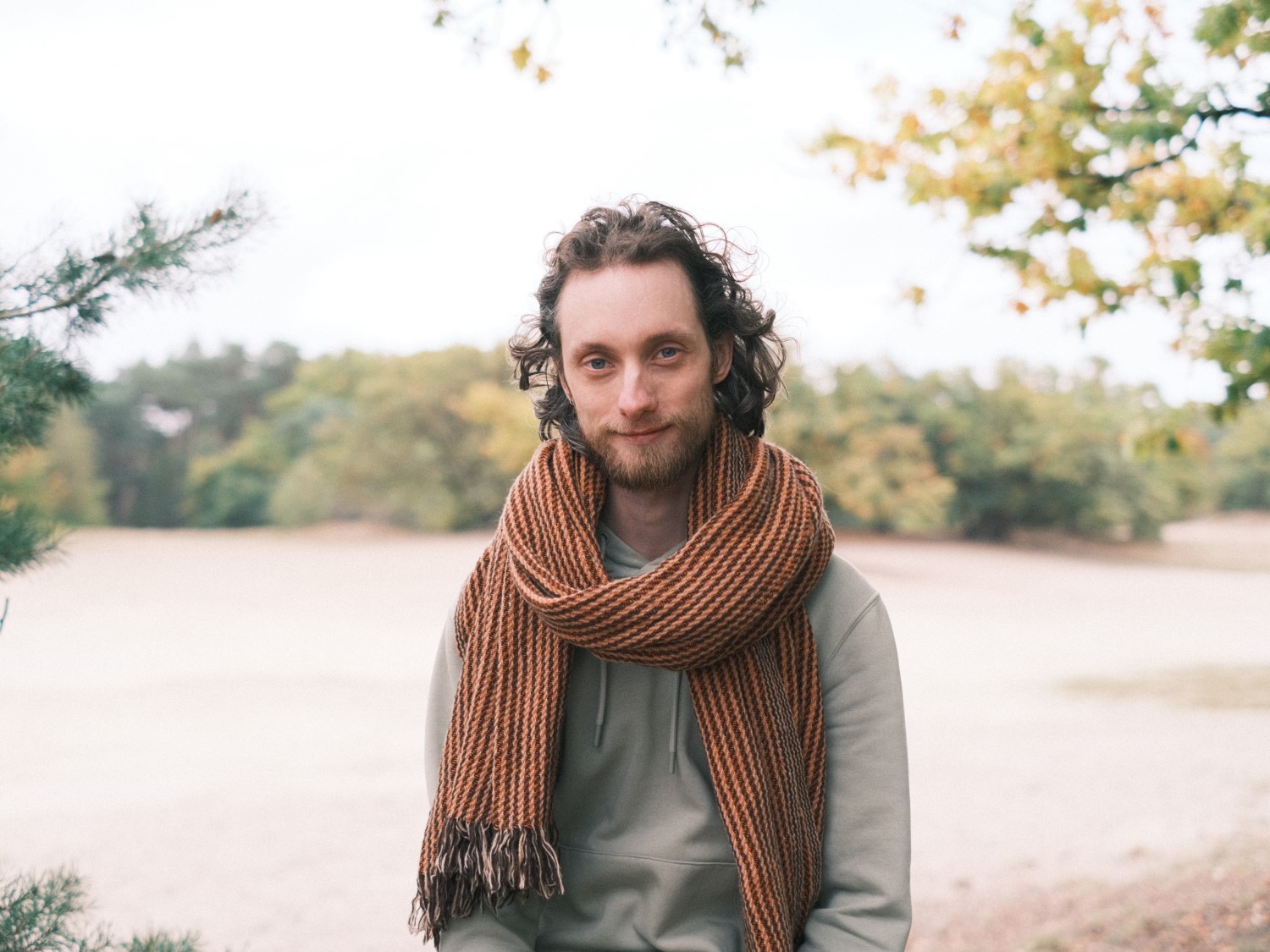 Violist/harpist Kasper de Vries portret foto
