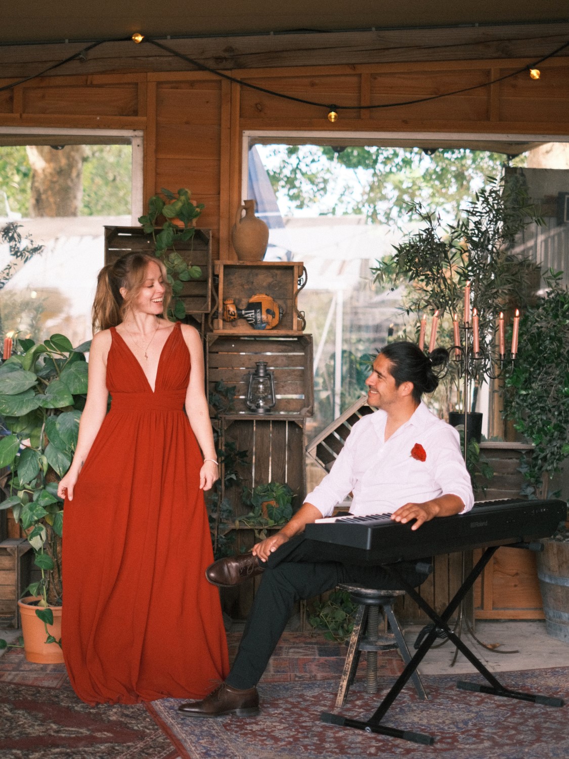 Akoestisch duo te boeken in Breda en Noord-Brabant voor live muziek met zangeres Rachelle Adriënne en pianist Jarno Ibarra