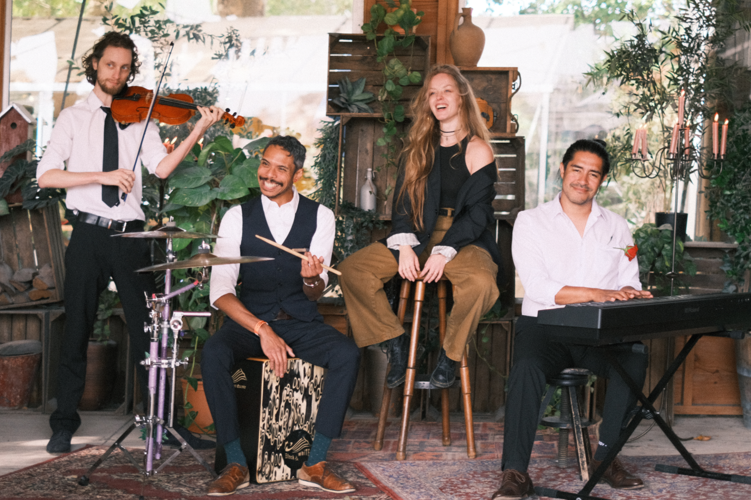 Live band te boeken in Breda en Noord-Brabant voor live muziek met zangeres Rachelle Adriënne, violist Kasper de Vries, pianist Jarno Ibarra en drummer Amadeus Johannis