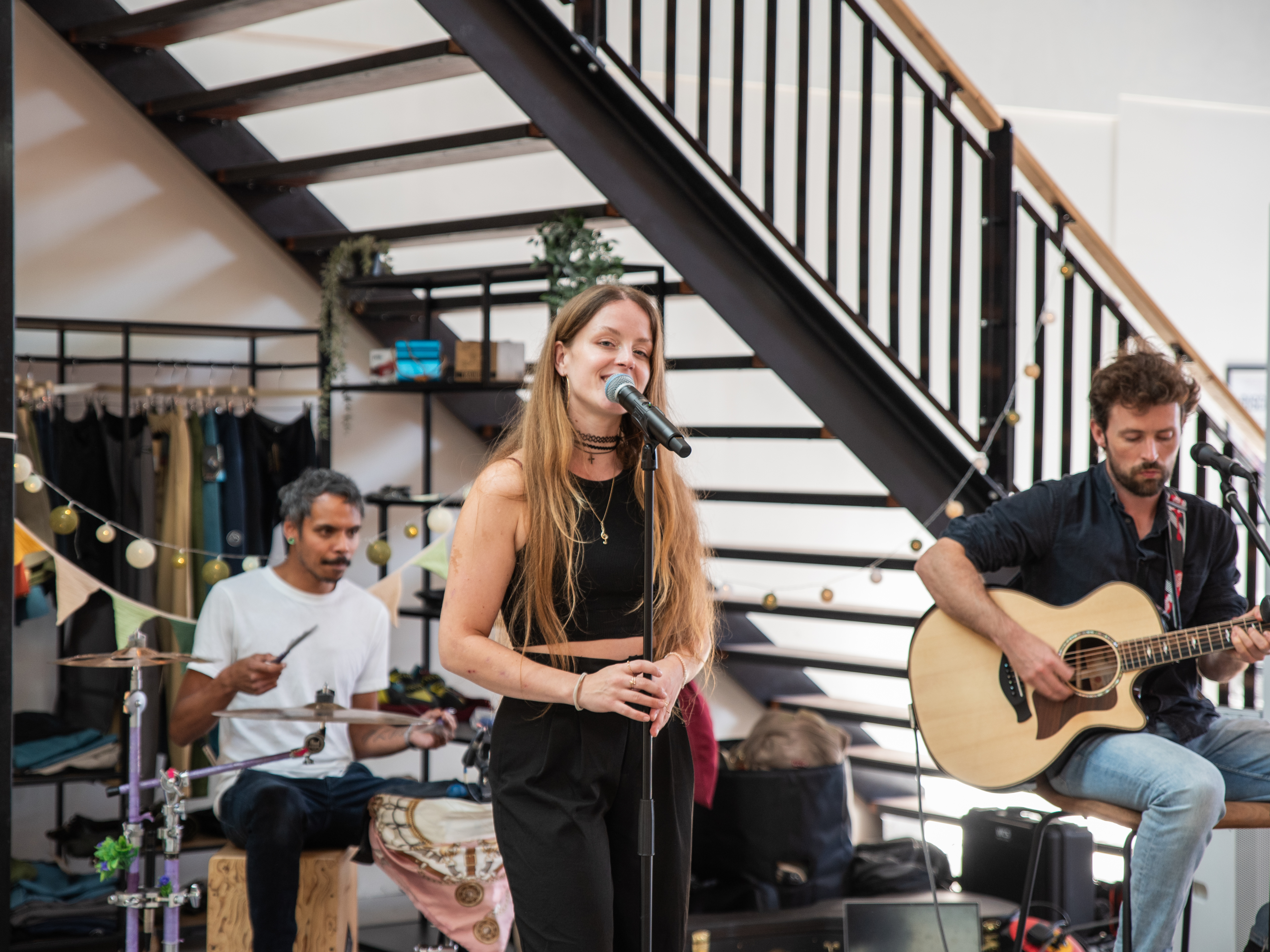 Evenementen zangeres Rachelle Adriënne zingt op open dag bij Beest Boulders Breda