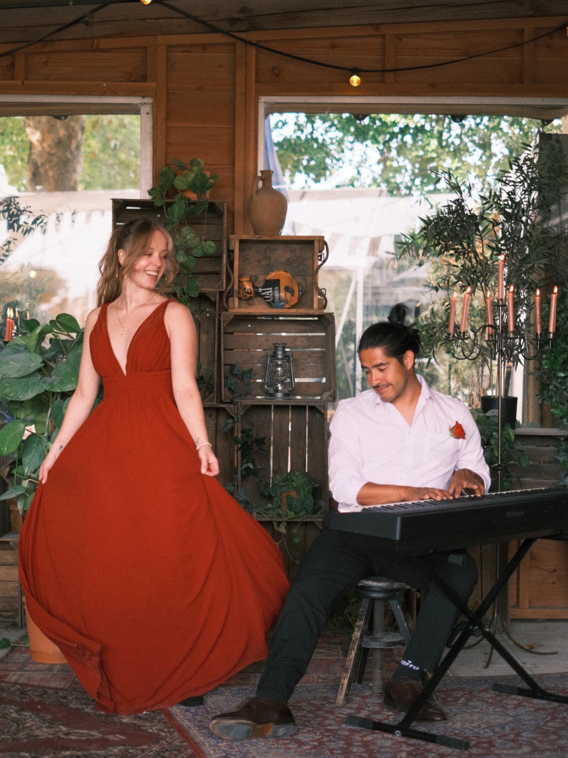 Akoestisch duo te boeken in Breda en Noord-Brabant voor live muziek met zangeres Rachelle Adriënne en pianist Jarno Ibarra