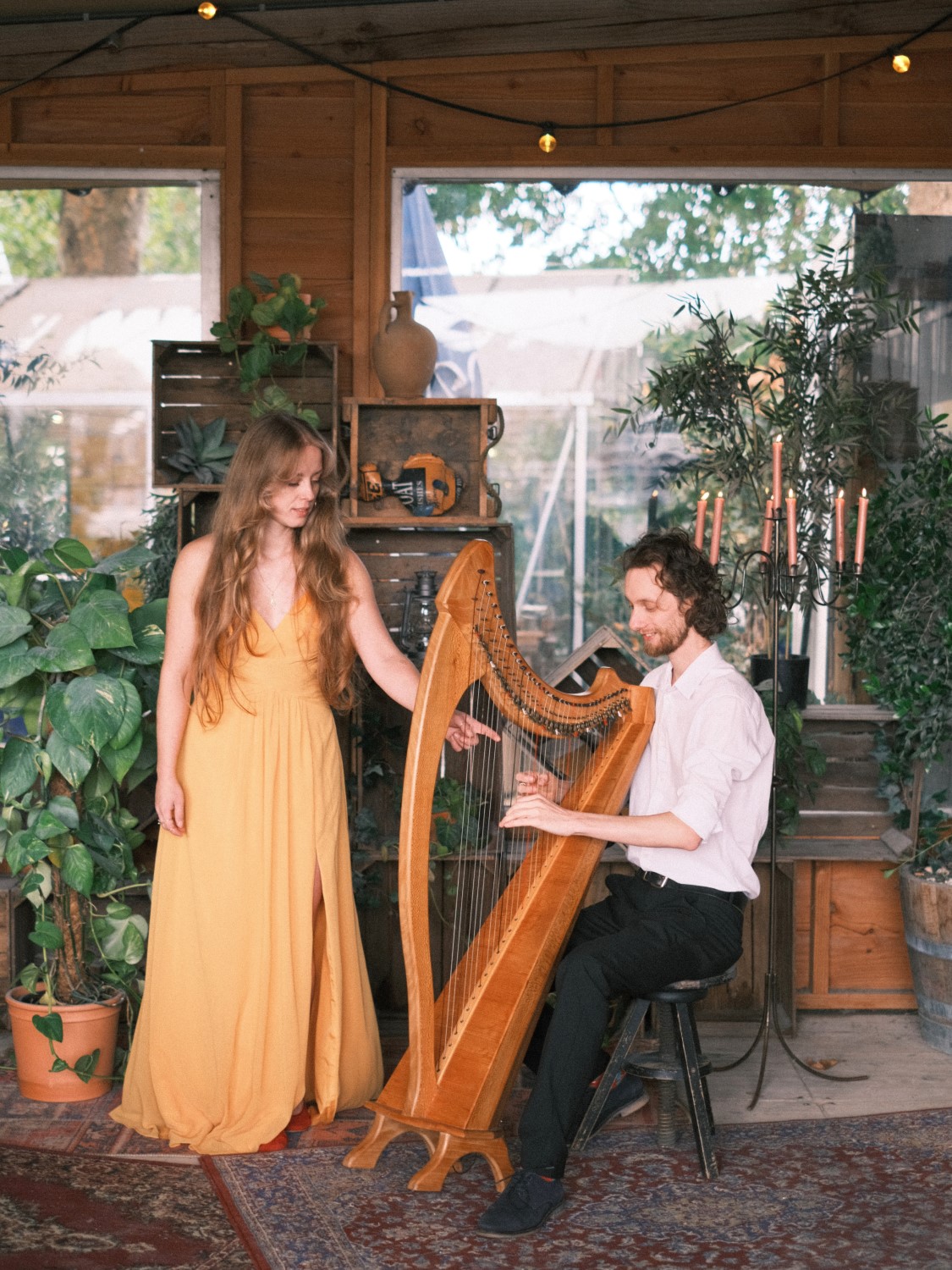 Akoestisch duo te boeken in Breda en Noord-Brabant live muziek met zangeres Rachelle Adriënne en harpist Kasper de Vries