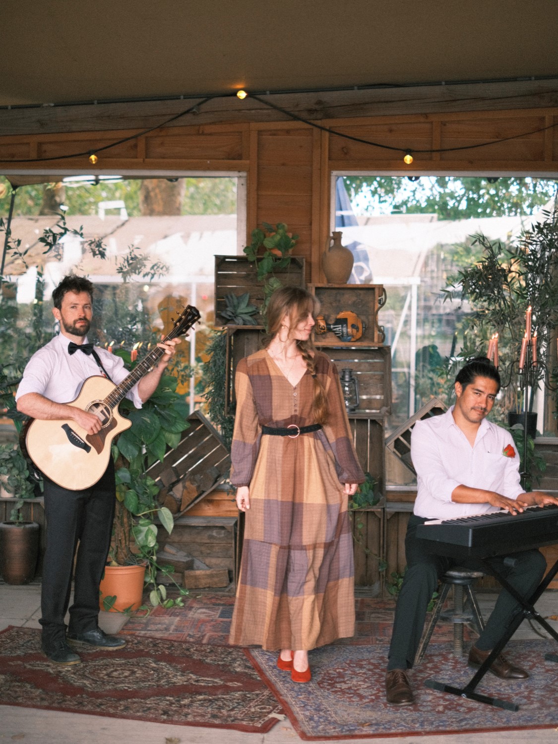 Akoestisch trio te boeken in Breda en Noord-Brabant voor live muziek met zangeres Rachelle Adriënne en pianist Jarno Ibarra